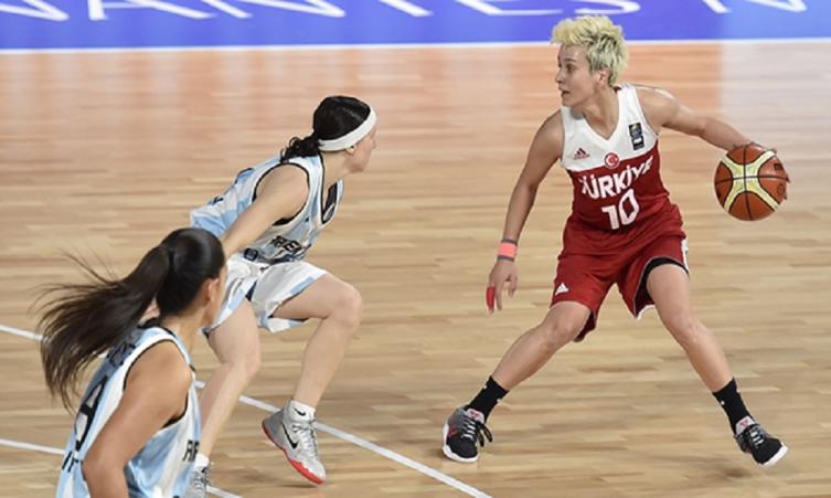 Dura caída de Las Gigantes en su debut mundialista: 37-63 ante Turquía