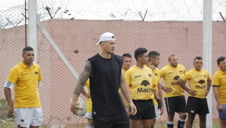 Visita de lujo: los All Blacks estuvieron con los Espartanos e hicieron el haka en la cárcel
