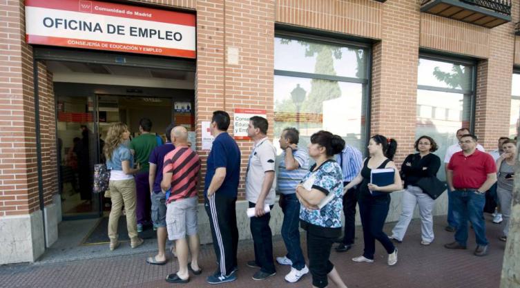 Julio: privados echaron a 57 mil trabajadores 