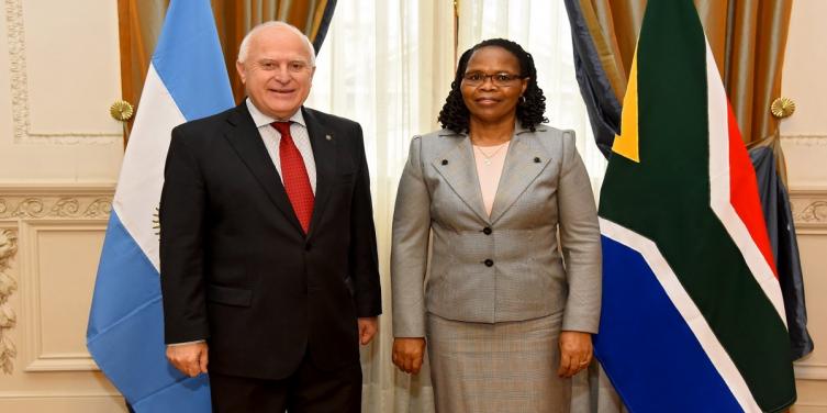 Lifschitz se reunió con la embajadora de la República de Sudáfrica