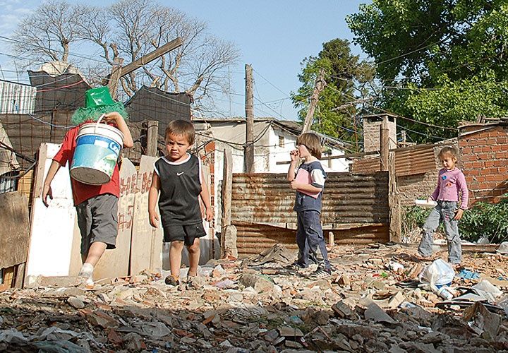 La pobreza trepó al 27,3% en el primer semestre