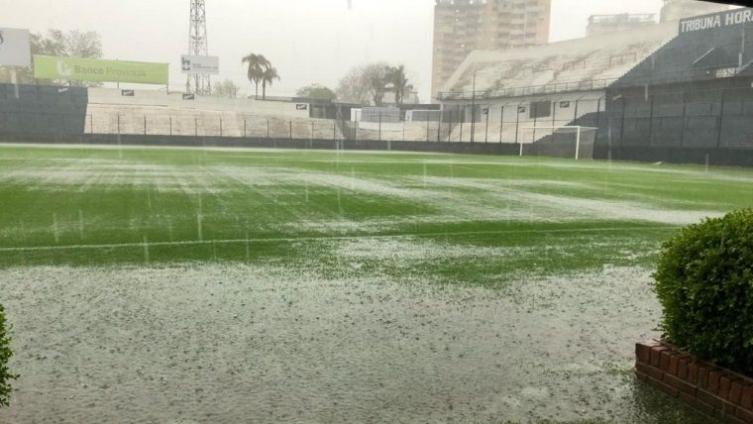 Se suspendió el partido entre Estudiantes de La Plata y Newell's por el mal tiempo