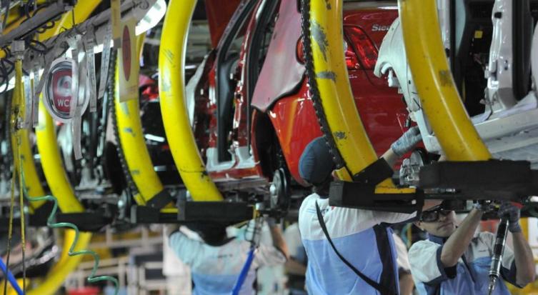 En octubre, continuarán las suspensiones en las automotrices
