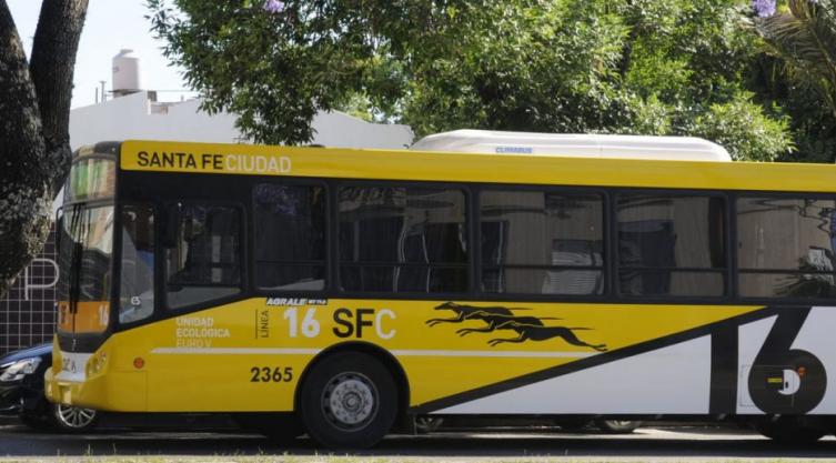 Línea 16: por una medida de fuerza de UTA, sólo circulan cuatro unidades