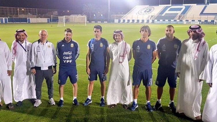Scaloni debió cancelar un entrenamiento en Arabia Saudita por falta de jugadores