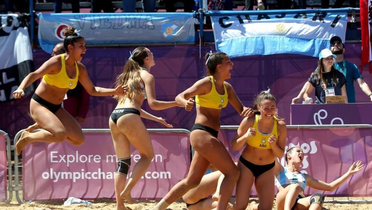 Beach handball: las chicas le ganaron a Hungría y jugarán por el Oro