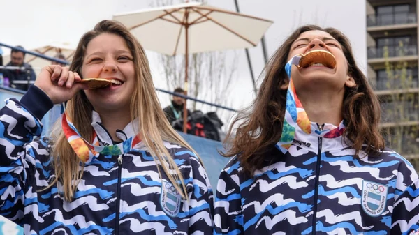 Por qué los atletas muerden sus medallas