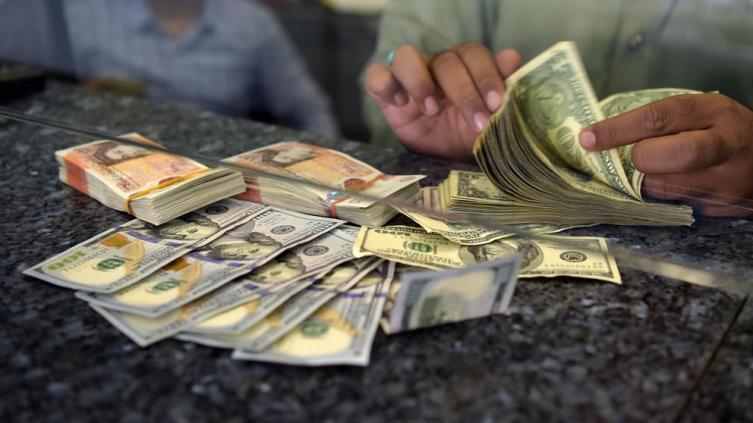 Venezuela reitera que deja de usar el dólar como moneda de referencia