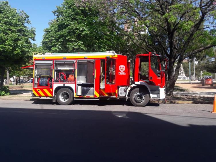 Pullaro hizo entrega de un nuevo camión autobomba
