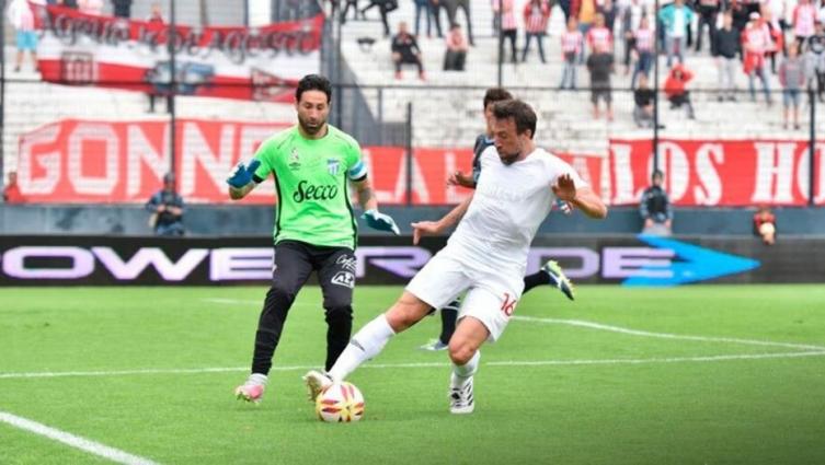 Atlético Tucumán rescató un punto en el final ante Estudiantes