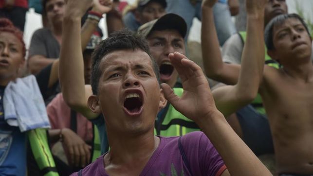 Tensión en la frontera entre EE.UU. y México por la marcha de los migrantes