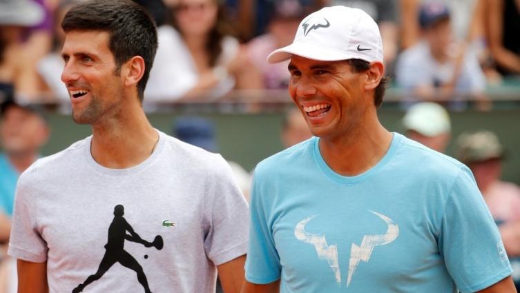 Nadal y Djokovic tienen el saque en un partido bien importante  