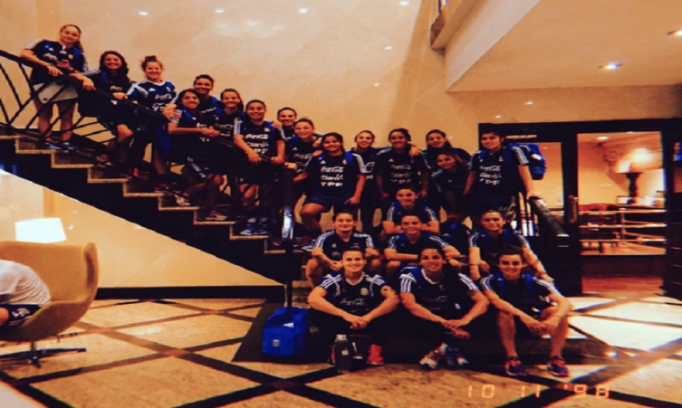 La Selección femenina de fútbol se entrena en Panamá con la misión de sellar el pase al Mundial