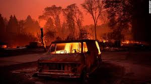 Frenética búsqueda de víctimas en los incendios de California