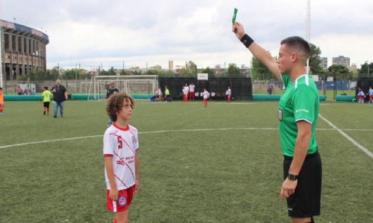 Debutó la tarjeta verde en el fútbol argentino: en qué casos se aplica