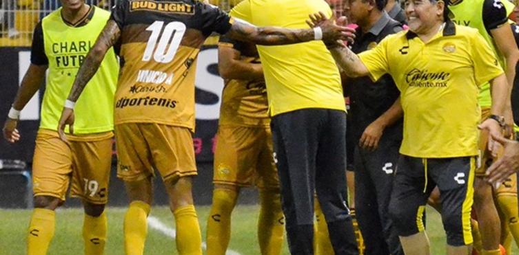 Dorados falla en la puntada final y Maradona lo sufre desde la platea