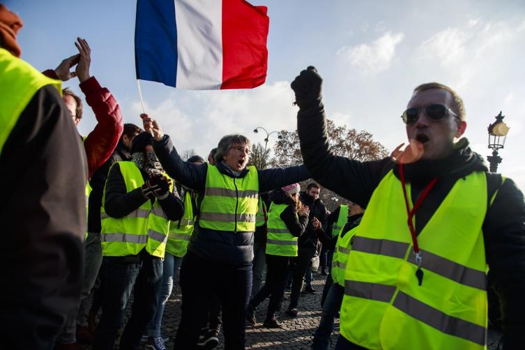 Un muerto en una protesta nacional en Francia por la suba de los combustibles