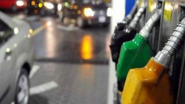El Gobierno negocia con petroleras una baja en combustibles