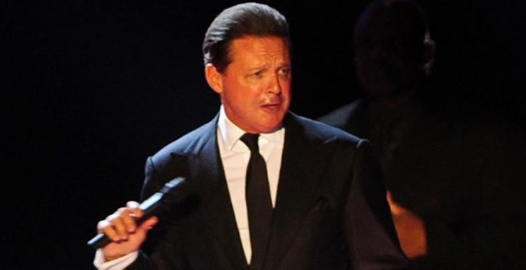 A Luis Miguel le hackearon su cuenta oficial de Facebook y publicaron memes