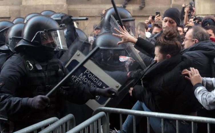 Serios incidentes en una manifestación en Barcelona