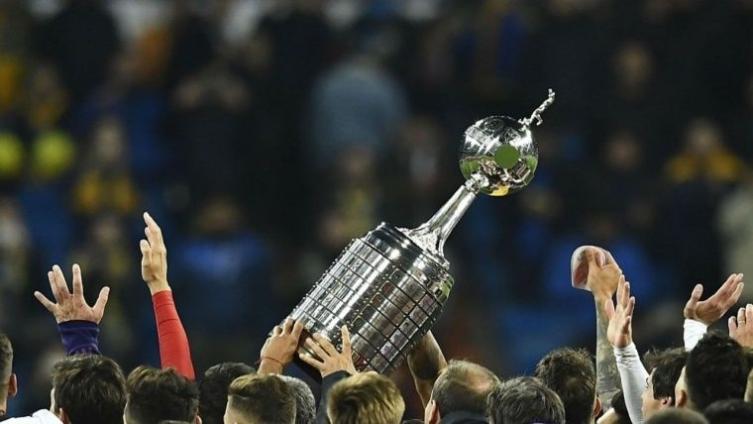 Dos argentinos ganaron el premio a mejor jugador y técnico de América