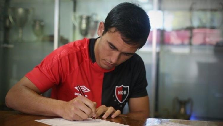 Newell ´s sumó a un lateral derecho uruguayo