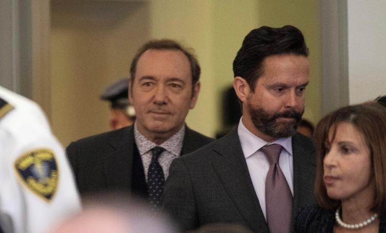 Kevin Spacey se presentó ante el tribunal para declarar sobre la denuncia de agresión sexual y quedó imputado