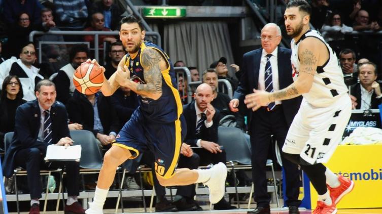 Carlos Delfino fue despedido de su club en Italia