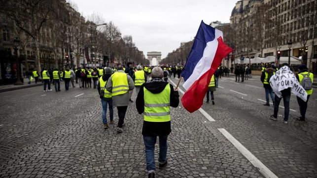 32.000 'chalecos amarillos' vuelven a manifestarse en varias ciudades de Francia