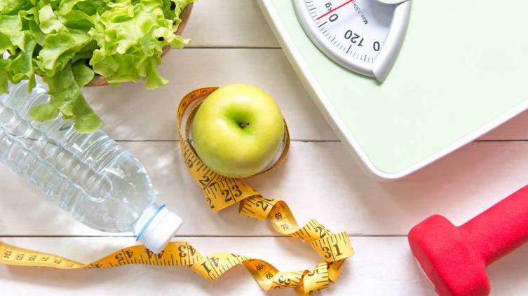 ¿Cuántas calorías se debe consumir por día?