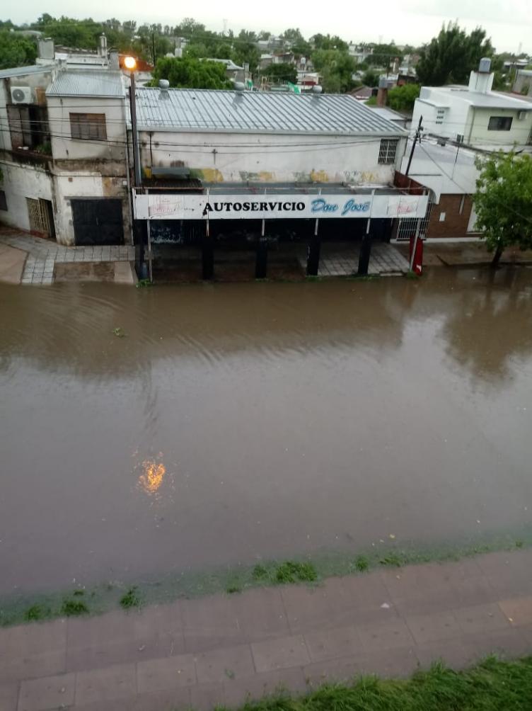 Caos en la ciudad tras la intensa lluvia 