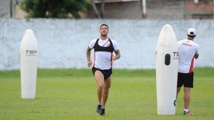 Un volante dijo que quiere venir a Newell ´s y su club lo separó