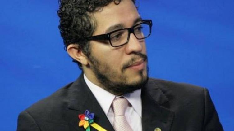 Brasil: un diputado gay renunció a su banca por amenazas