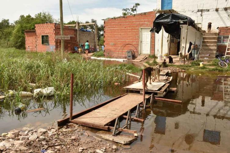 La crecida cortó el camino a La Boca y ya acecha La Vuelta del Paraguayo 