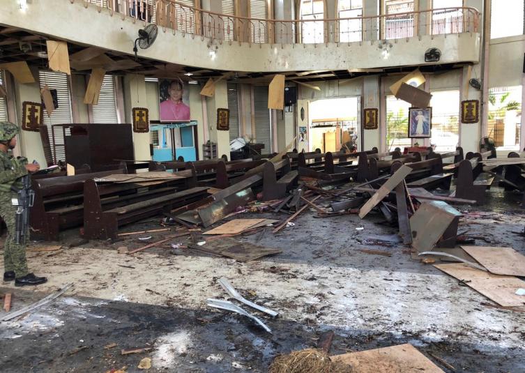 Filipinas: al menos 27 muertos tras explotar dos bombas frente una catedral