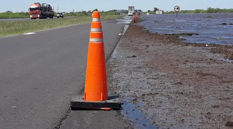 El arroyo Colastiné cortó una mano de la autopista Santa Fe - Rosario
