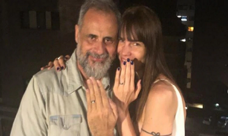 La original tarjeta de casamiento de Jorge Rial y Romina Pereiro