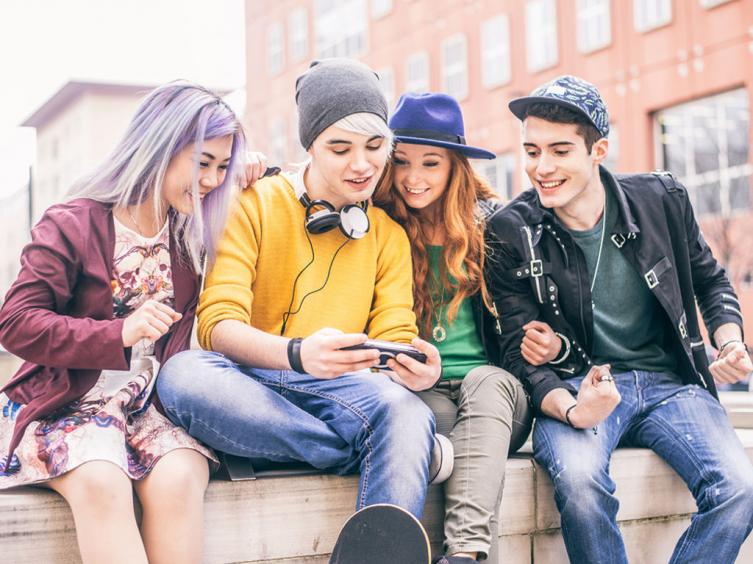 La ciencia reveló hasta que edad sigue la adolescencia