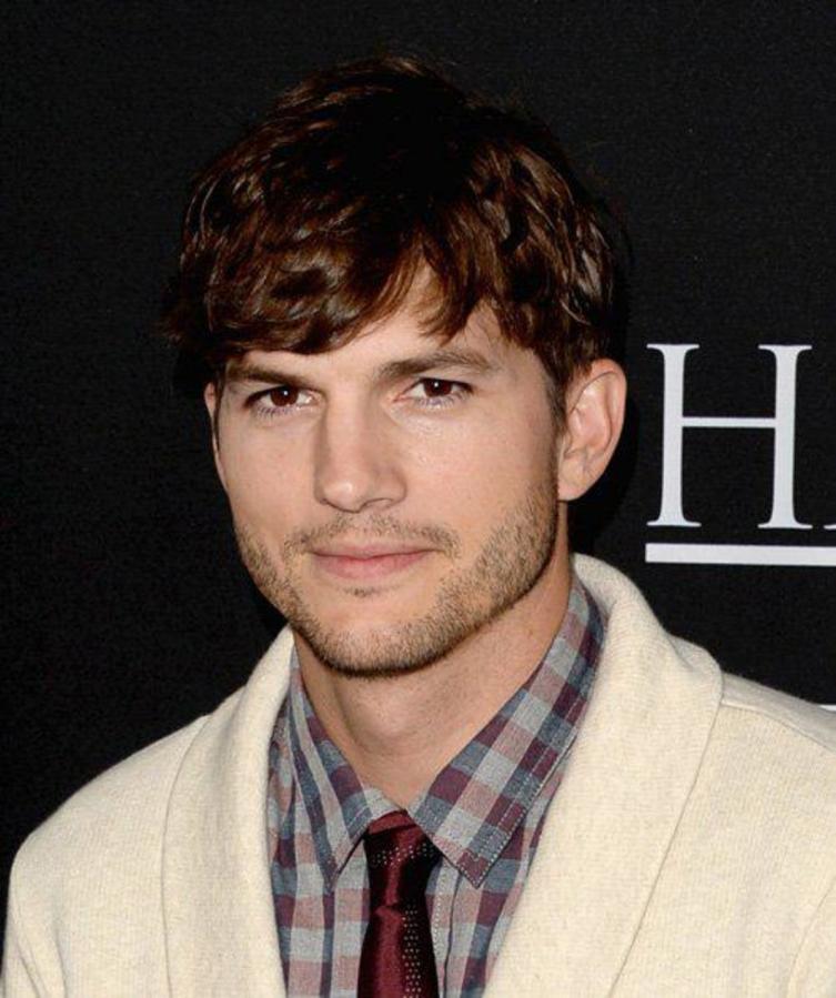 Ashton Kutcher publicó su número de teléfono para tener contacto real con sus fans