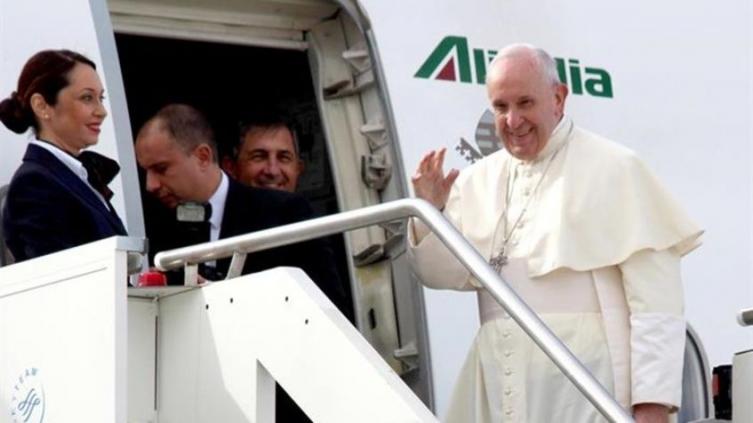 Francisco visita Emiratos Árabes Unidos