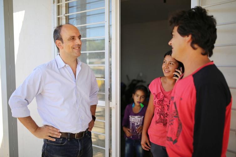José Corral visitó a las familias reubicadas en Barrio Jesuitas