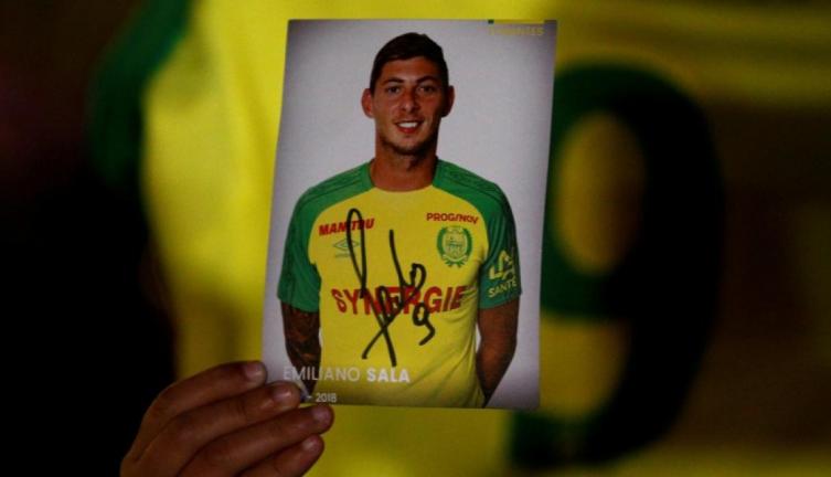Rescataron un cuerpo del avión en el que iba Emiliano Sala