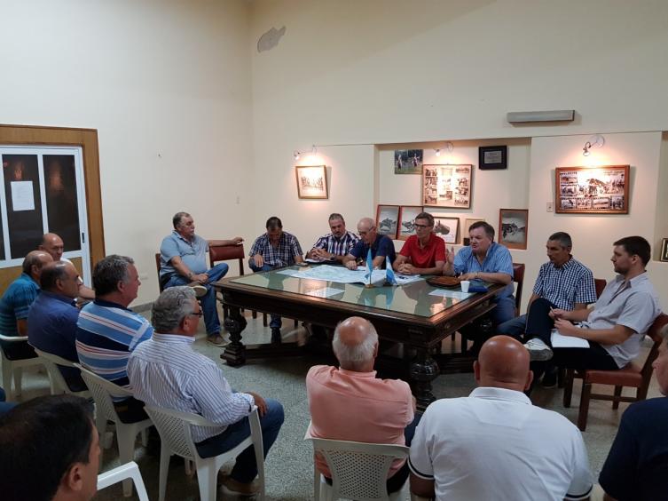 Reunión por mejoras de caminos rurales