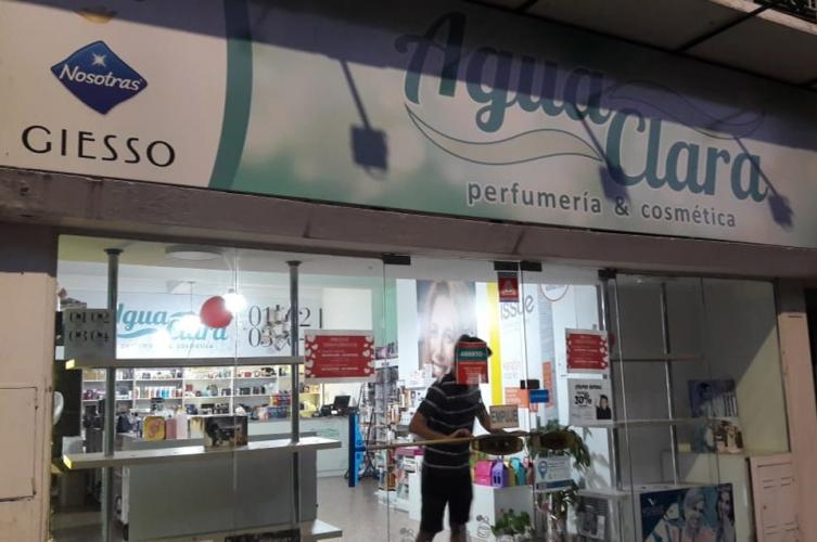 Delincuentes robaron una perfumería