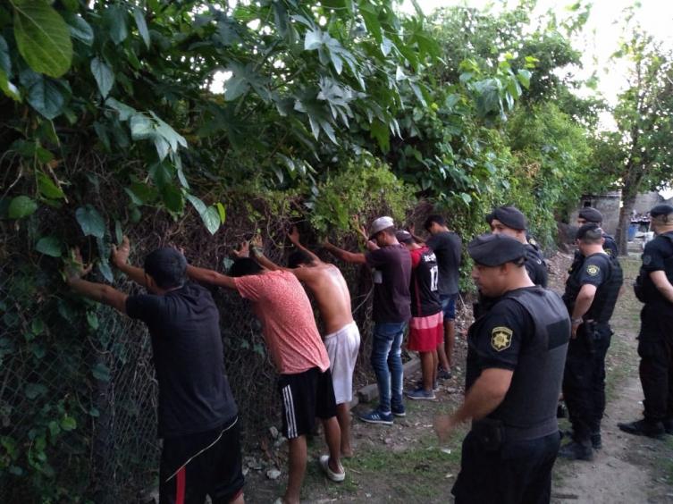 17 aprehendidos tras un megaoperativo en barrios de la ciudad