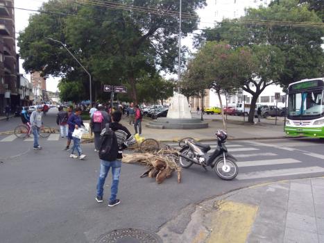 Piquete en 4 de enero y Salta