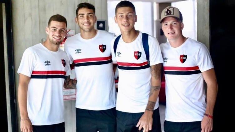 Newell ´s entrenó y se embarcó hacia La Plata para un partido crucial