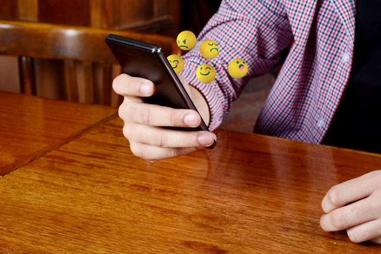 Cómo acceder a los emojis secretos de WhatsApp