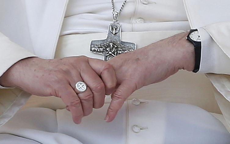 La reacción del Papa Francisco que generó polémica en las redes sociales 