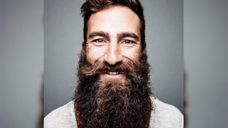 Los hombres con barba expresarían mejor las emociones
